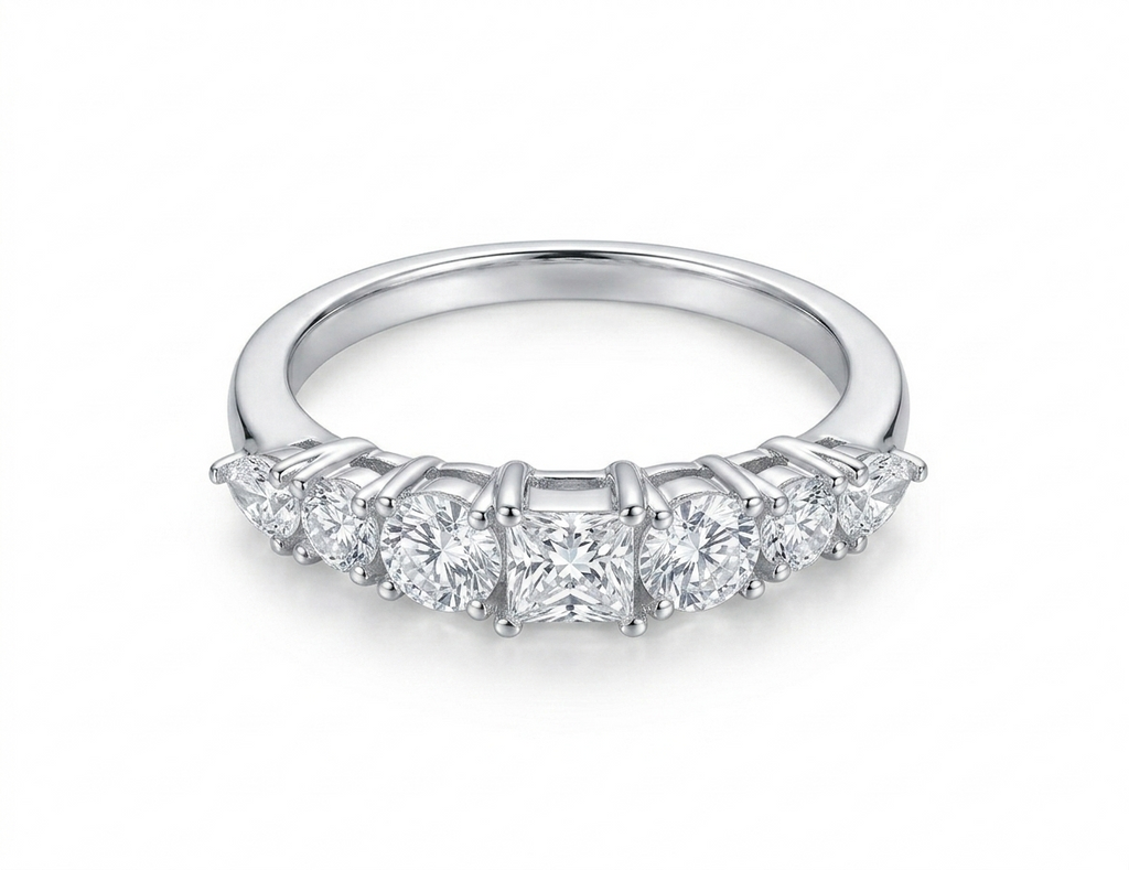 Anillo Media Eternidad Mix · Moissanita