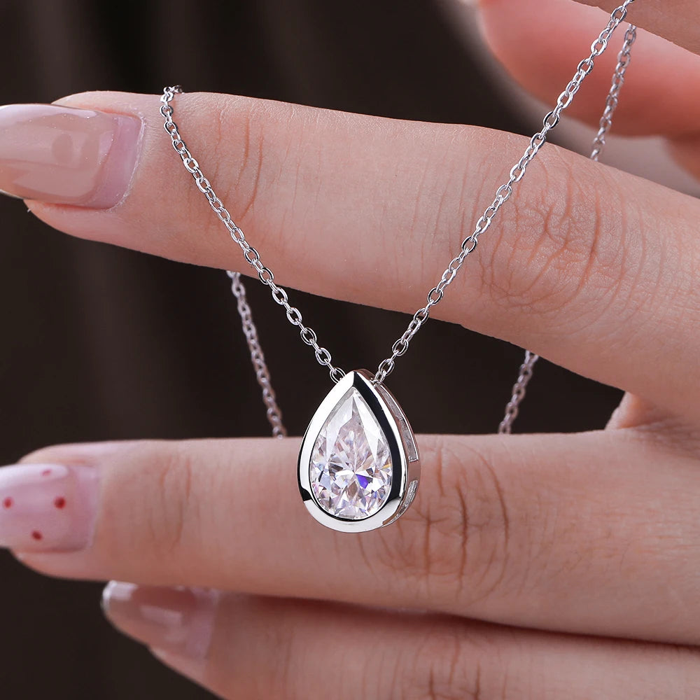 Collar Gota Bezel · Moissanita Talla Pera